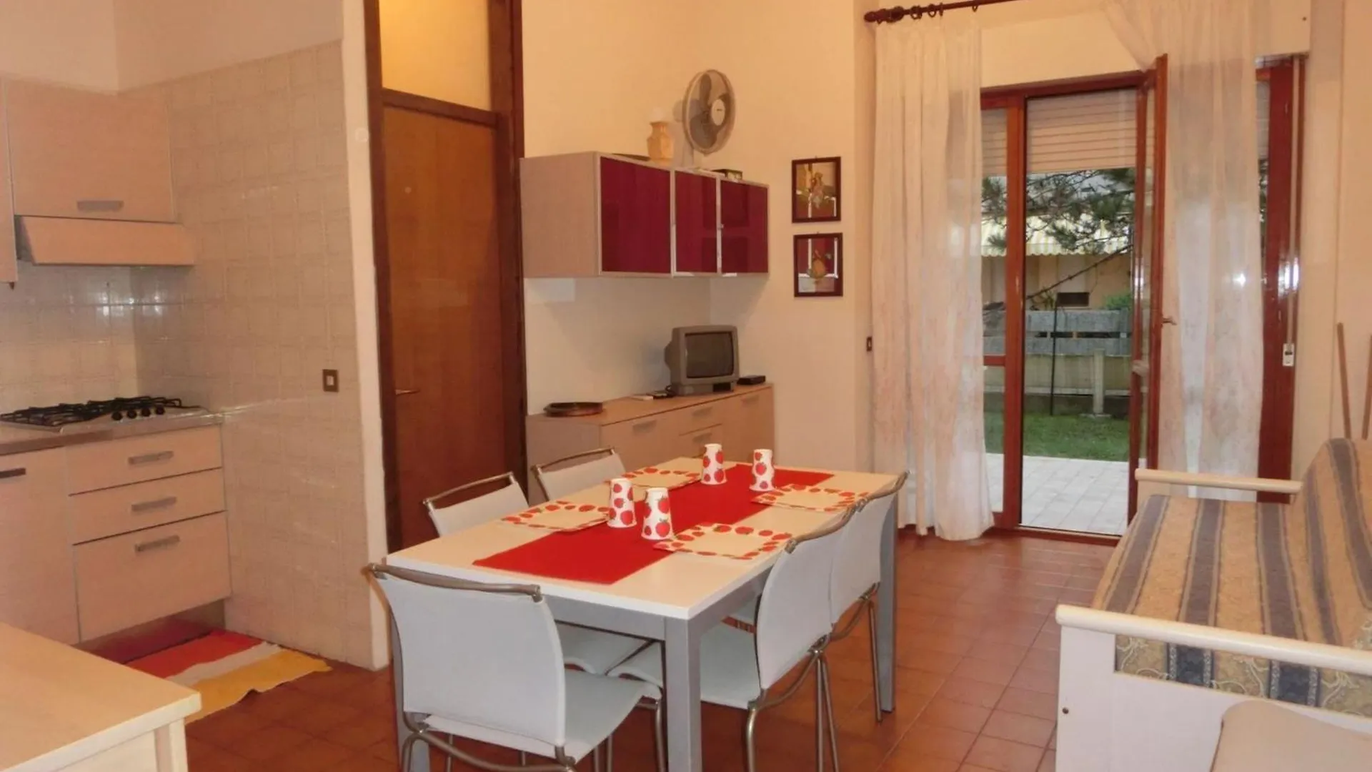 Comfortable Flat Near The Beach With Garden Bibione Apartment